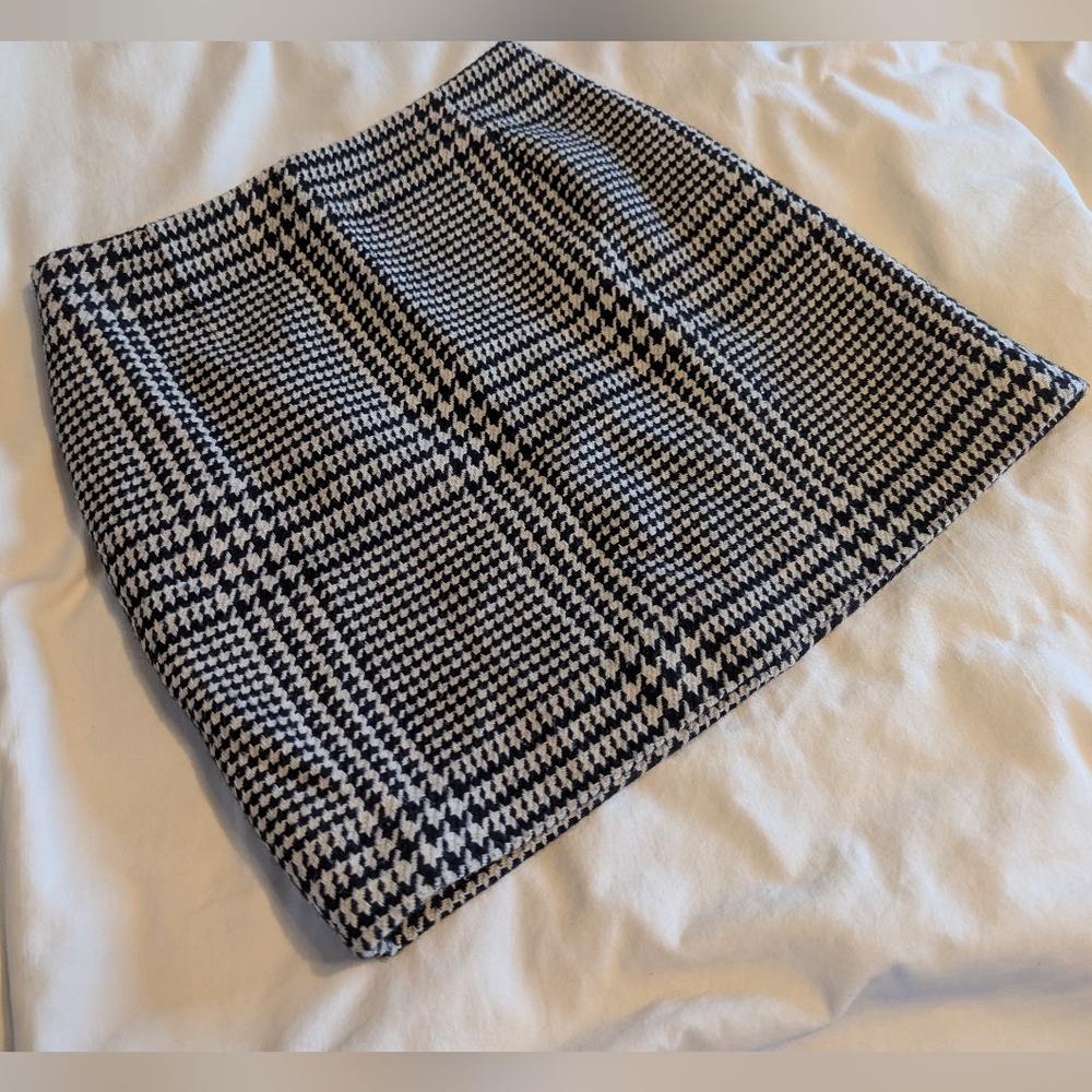 H&M Wool Houndstooth Mini Skirt